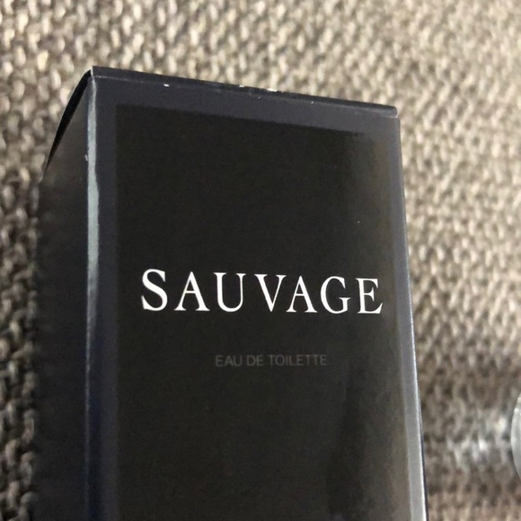 Dior SAUVAGE Travel Size 10 ml 0.34 FL OZ MINIATURE VIP GIFT - Picture 4 of 10